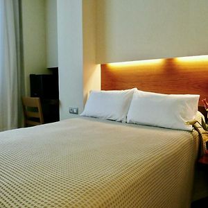 Basic Kamer met een King Size Bed
